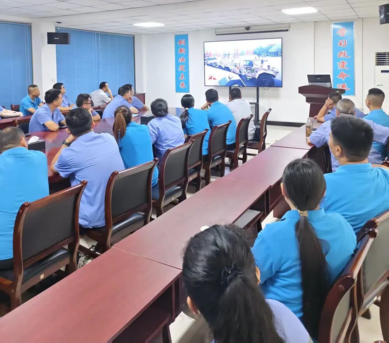 泰隆电力组织全员观礼阅兵